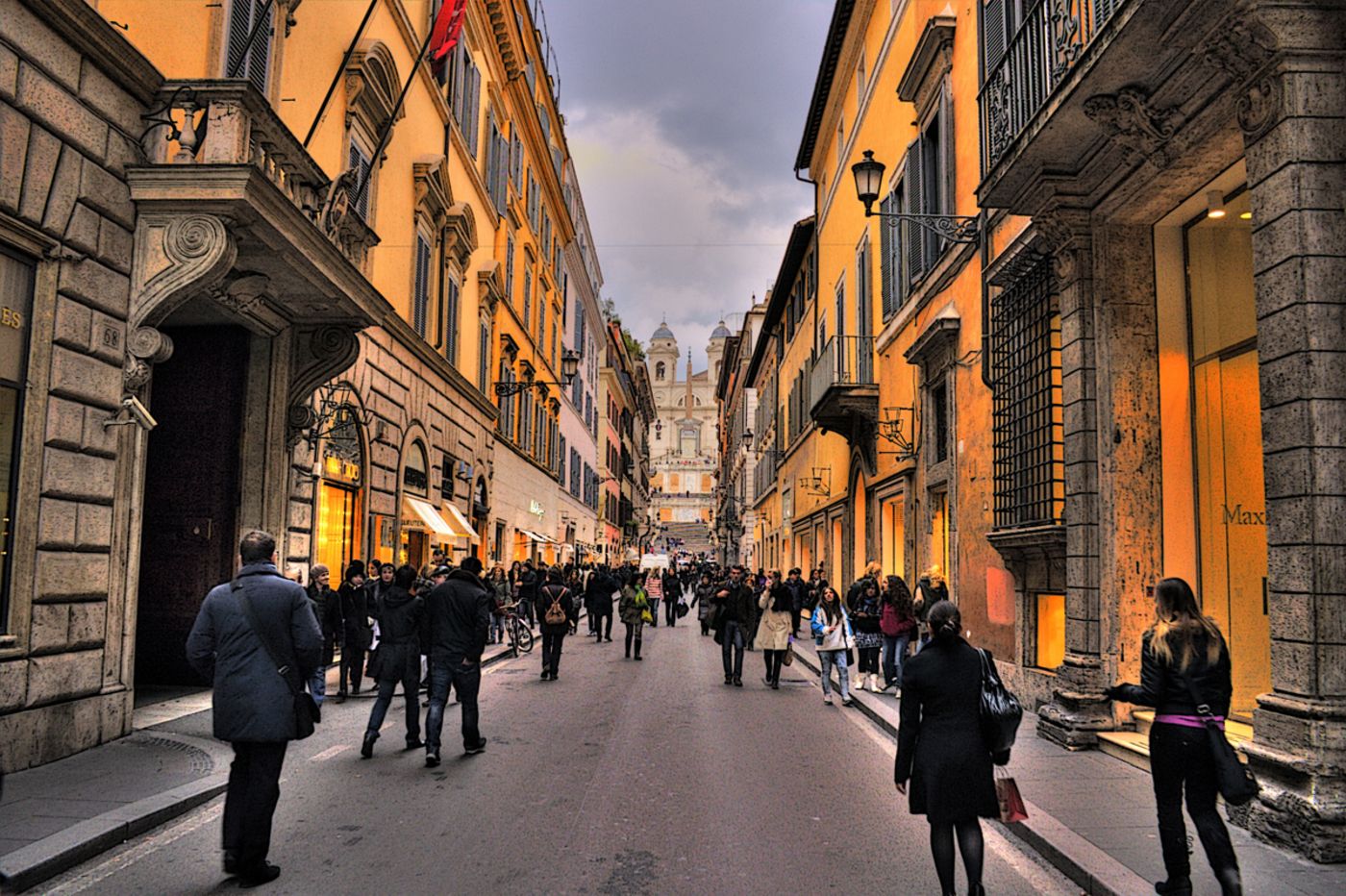 Известные улицы стран. ВИА дель Корсо в Риме. ВИА Кондотти в Риме. Улица via del Corso в Риме. Улица via Condotti в Риме.
