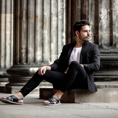 Zara – Pompom sandali: Volno lahko nosimo tudi poleti na stopalih, Zarina nova kolekcija namreč vključuje zabavne sandale s