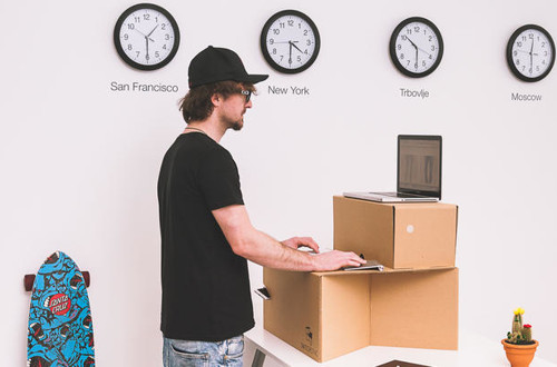 Switch Stance - prenosna kartonasta miza 1460062495831