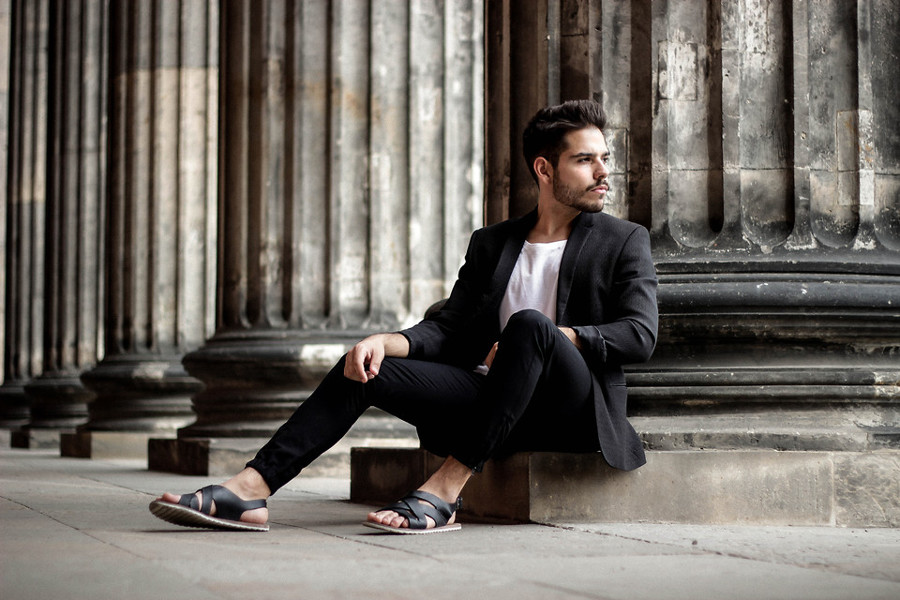 Zara – Pompom sandali: Volno lahko nosimo tudi poleti na stopalih, Zarina nova kolekcija namreč vključuje zabavne sandale s