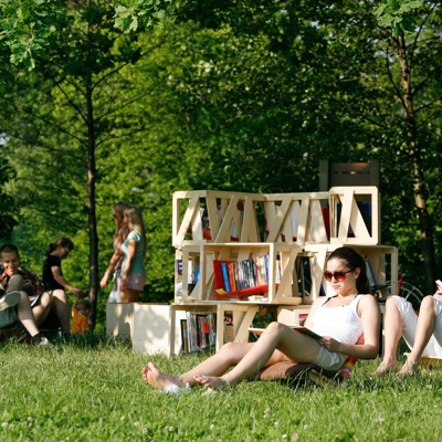 Knjižnica pod krošnjami