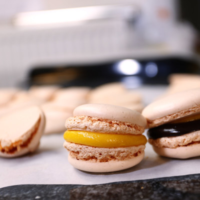 Recept - Makron z mangom in čokolado