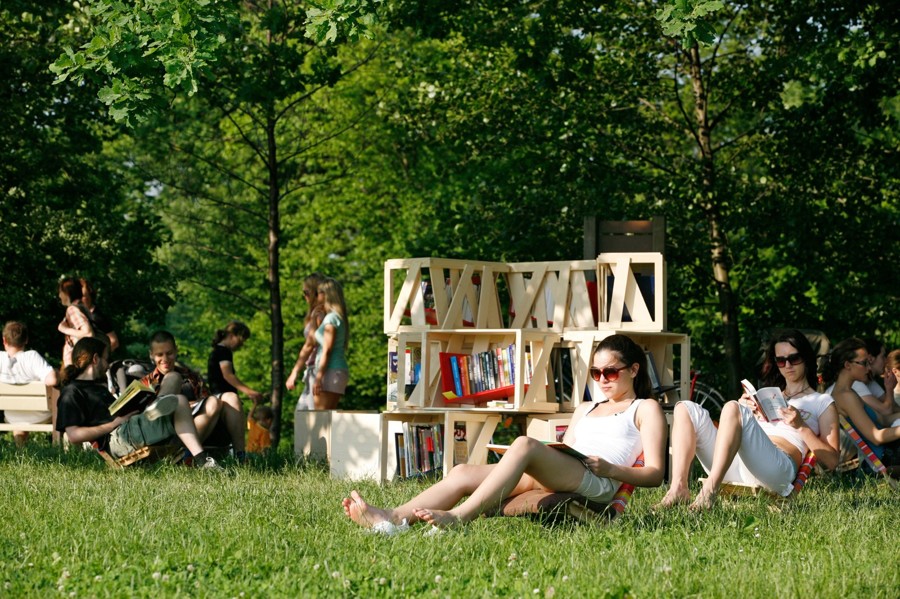 Knjižnica pod krošnjami