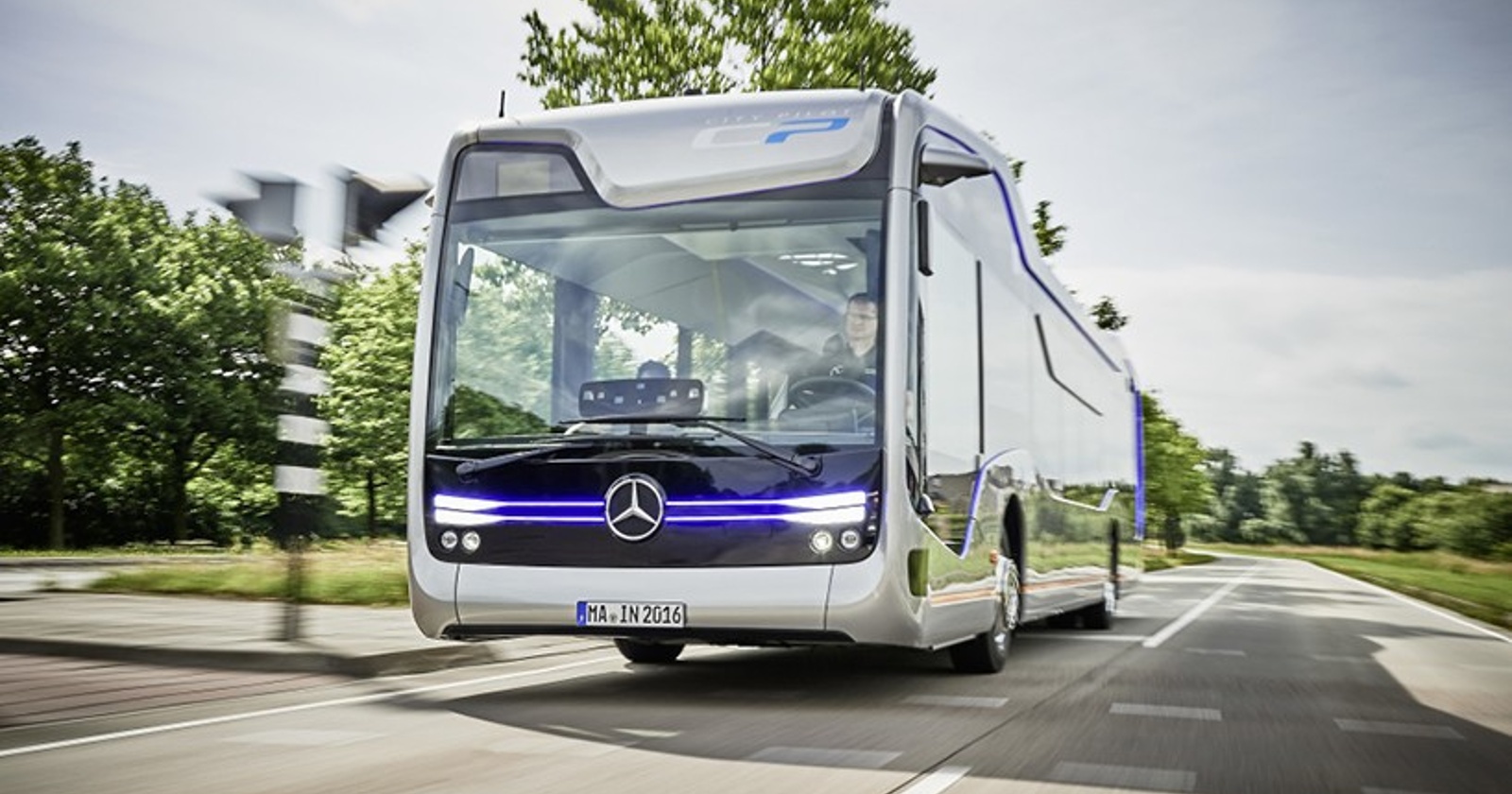Mercedes Benz samo-vozeči avtobus