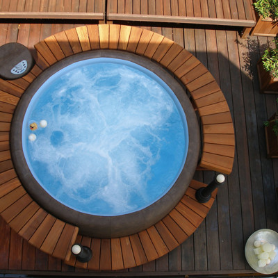 Softub masažna kad,