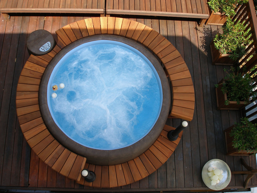 Softub masažna kad,