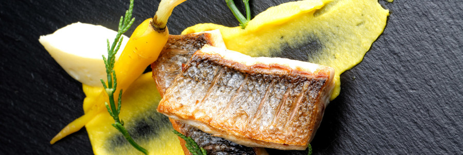 Recept - File brancina na čičerikinem raguju z olivami in paradižnikom