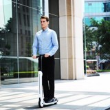 – električni skiro z inovativno tehnologijo