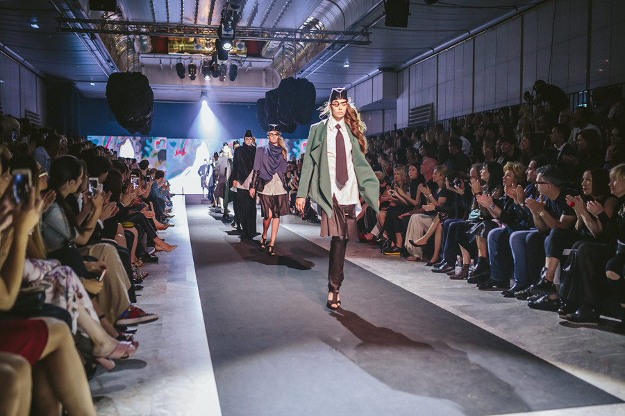 Sledimo #MBFWLJ na družbenih omrežjih.