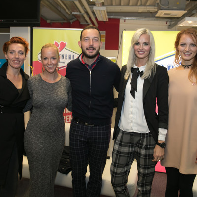 S svojimi telefoni postajamo neločljivi... kaj na to pravijo znani obrazi?