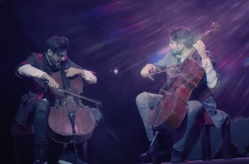 25. obletnica smrti Freddie Mercury (Queen) - 2Cellos - Show must go on! 1480004914246