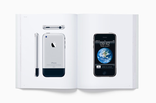 Knjiga Designed by Apple in California