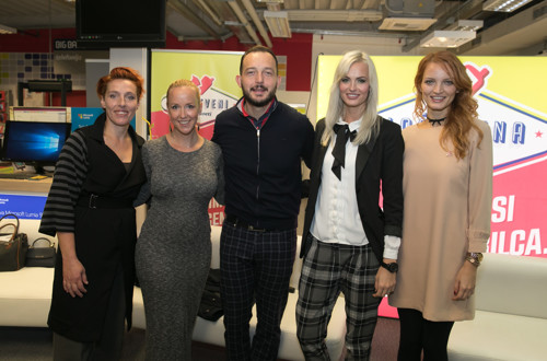 S svojimi telefoni postajamo neločljivi... kaj na to pravijo znani obrazi? 1478895998384