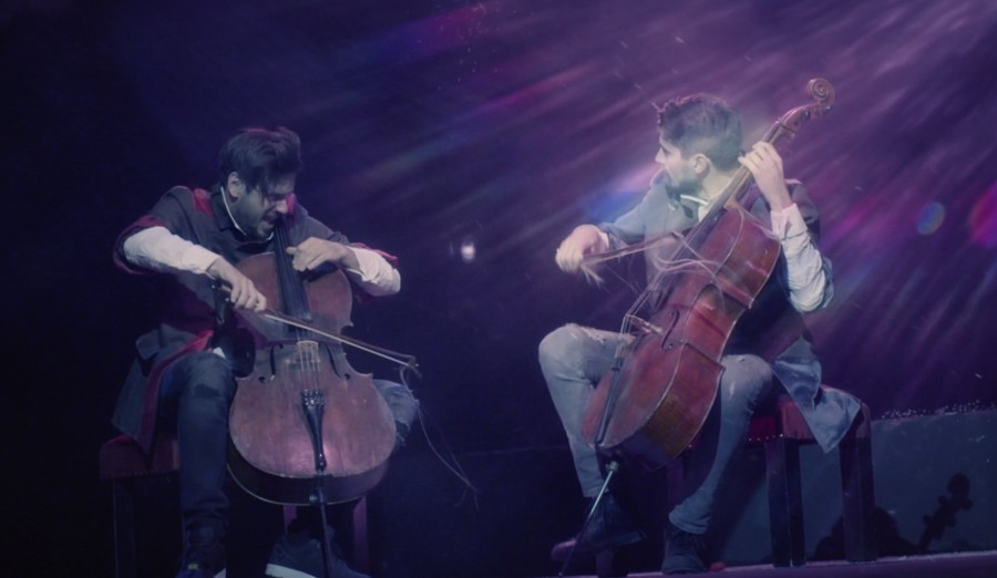 25. obletnica smrti Freddie Mercury (Queen) - 2Cellos - Show must go on!