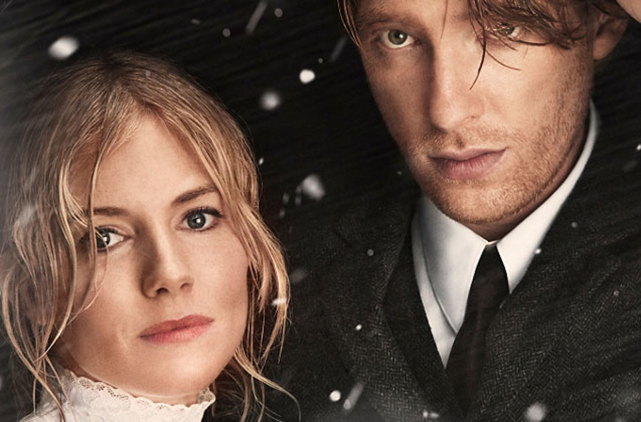 Burberry obeležil 160 let izdelave ikoničnih plaščev