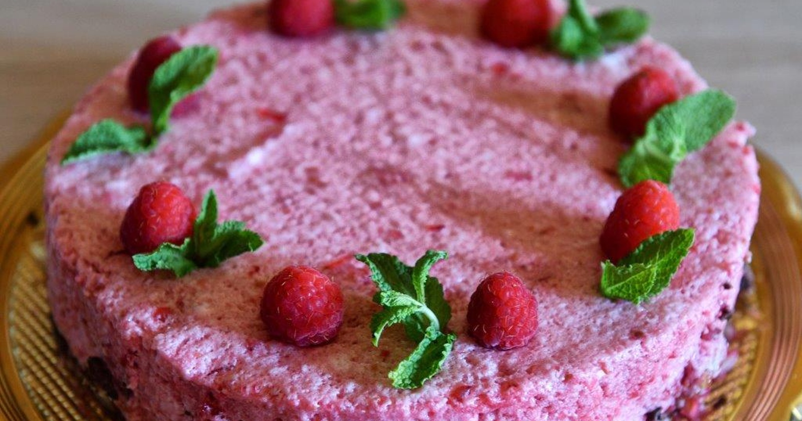 Recept - Malinova tortica lahka kot vetrič