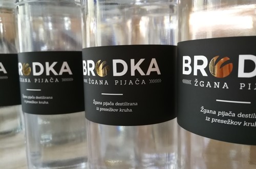 Brodka: prva slovenska žgana pijača iz zavrženega kruha 1498034905229