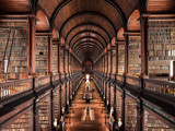 Knjižnica Trinity College v Dublinu na Irskem, odprta od leta 1732. 