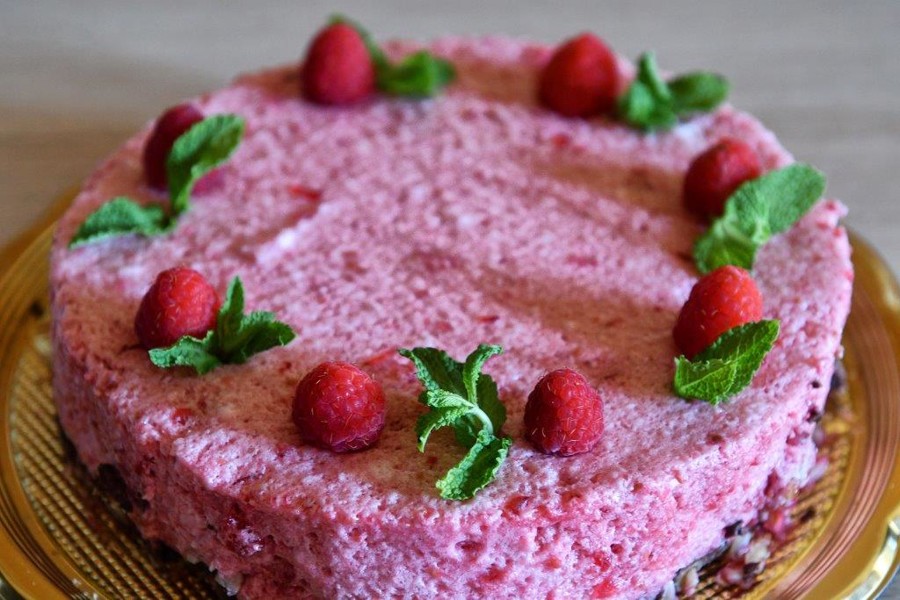 Recept - Malinova tortica lahka kot vetrič