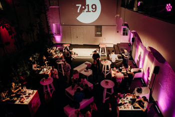 Da so šampinjoni zdrava izbira in omogočajo pripravo številnih receptov, so na kuharskem dogodku dokazali tudi številni znani Slovenci, ki so v družbi ambasadorjev, Marka Potrča in Jane Koteska, zavihali rokave in kuhali za dober namen.