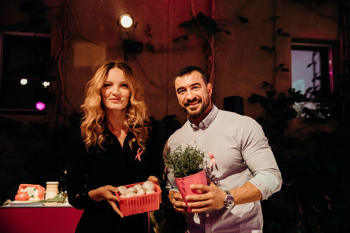 Da so šampinjoni zdrava izbira in omogočajo pripravo številnih receptov, so na kuharskem dogodku dokazali tudi številni znani Slovenci, ki so v družbi ambasadorjev, Marka Potrča in Jane Koteska, zavihali rokave in kuhali za dober namen.