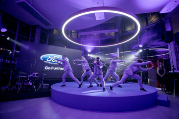 Praznovanje 25 let delovanja Forda v Sloveniji in prenovljen salon FordStore Summit avto so poleg poslovnih partnerjev, sodelavcev in medijev z udeležbo podprli tudi številni Fordovi ambasadorji, med njimi kuharski chef Bine Volčič, nekdanji smučar Rok Perko, priznana vizažistka Martina Vrhovnik in visokoleteča ambasadorja, Filip in Blaž iz dvojice F&B Acrobatics.