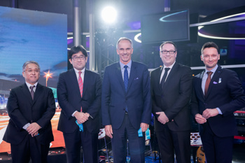 Praznovanje 25 let delovanja Forda v Sloveniji in prenovljen salon FordStore Summit avto so poleg poslovnih partnerjev, sodelavcev in medijev z udeležbo podprli tudi številni Fordovi ambasadorji, med njimi kuharski chef Bine Volčič, nekdanji smučar Rok Perko, priznana vizažistka Martina Vrhovnik in visokoleteča ambasadorja, Filip in Blaž iz dvojice F&B Acrobatics.