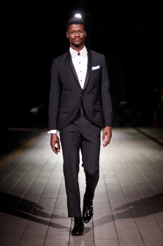 Zlata Zavašnik z novo SENS kolekcijo klasičnih moških oblek.