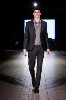 Zlata Zavašnik z novo SENS kolekcijo klasičnih moških oblek.