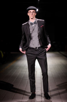 Zlata Zavašnik z novo SENS kolekcijo klasičnih moških oblek.