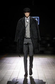 Zlata Zavašnik z novo SENS kolekcijo klasičnih moških oblek.