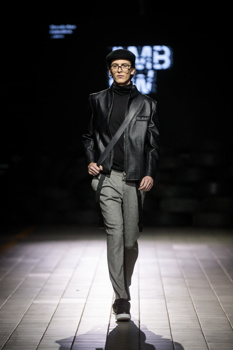 Zlata Zavašnik z novo SENS kolekcijo klasičnih moških oblek.