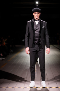 Zlata Zavašnik z novo SENS kolekcijo klasičnih moških oblek.