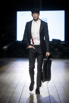 Zlata Zavašnik z novo SENS kolekcijo klasičnih moških oblek.