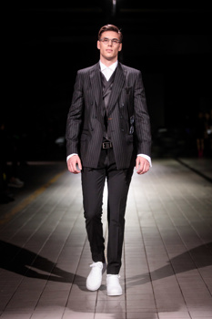 Zlata Zavašnik z novo SENS kolekcijo klasičnih moških oblek.