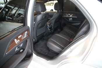 Novi Mercedes-Benz GLE je dinamičen in udobnejši na cesti obenem, tuj mu ni niti neutrjen teren.