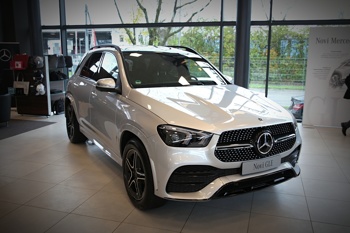Novi Mercedes-Benz GLE je dinamičen in udobnejši na cesti obenem, tuj mu ni niti neutrjen teren.