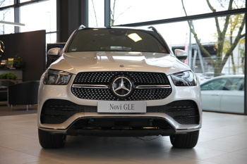 Novi Mercedes-Benz GLE je dinamičen in udobnejši na cesti obenem, tuj mu ni niti neutrjen teren.