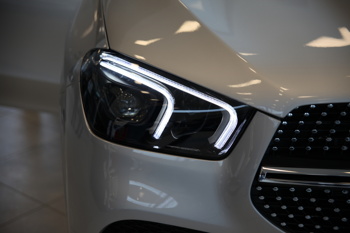 Novi Mercedes-Benz GLE je dinamičen in udobnejši na cesti obenem, tuj mu ni niti neutrjen teren.