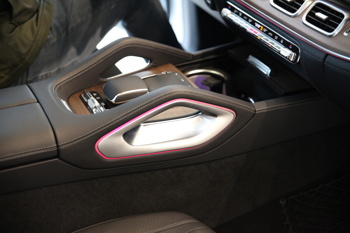 Novi Mercedes-Benz GLE je dinamičen in udobnejši na cesti obenem, tuj mu ni niti neutrjen teren.