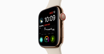 Pametna ura Apple Watch Series 4 je bila razglašena za najboljšo uro preteklega leta. Ima največji zaslon do sedaj. Novost je električni senzor srčnega utripa. Na voljo je v dveh velikostih, 40 mm in 44 m. Cena osnovnega modela je okoli 480 evrov.