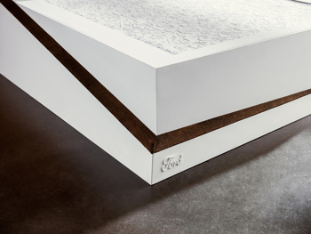 Ta tehnologija je bila navdih za ‘posteljo z ohranjanjem voznega pasu’, ki s tlačnimi senzorji zazna, da je ‘nekdo’ zašel s svoje strani postelje in ga s pomočjo vgrajenega transportnega traku vrne na ustrezno mesto.