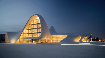 Foto: azerbaijan.travel. Heydar-Aliyev Center - Baku, Azerbaijan.