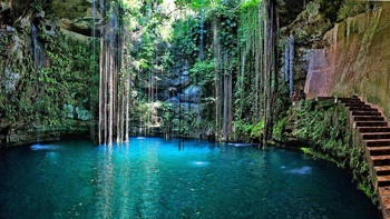 Foto: Pinterest. Cenote Ik Kil, Jukatan, Mehika.