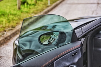 Odlikuje ga čista, privlačna oblika, obenem pa pooseblja že znan Mercedesov slog.