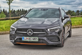 Odlikuje ga čista, privlačna oblika, obenem pa pooseblja že znan Mercedesov slog.