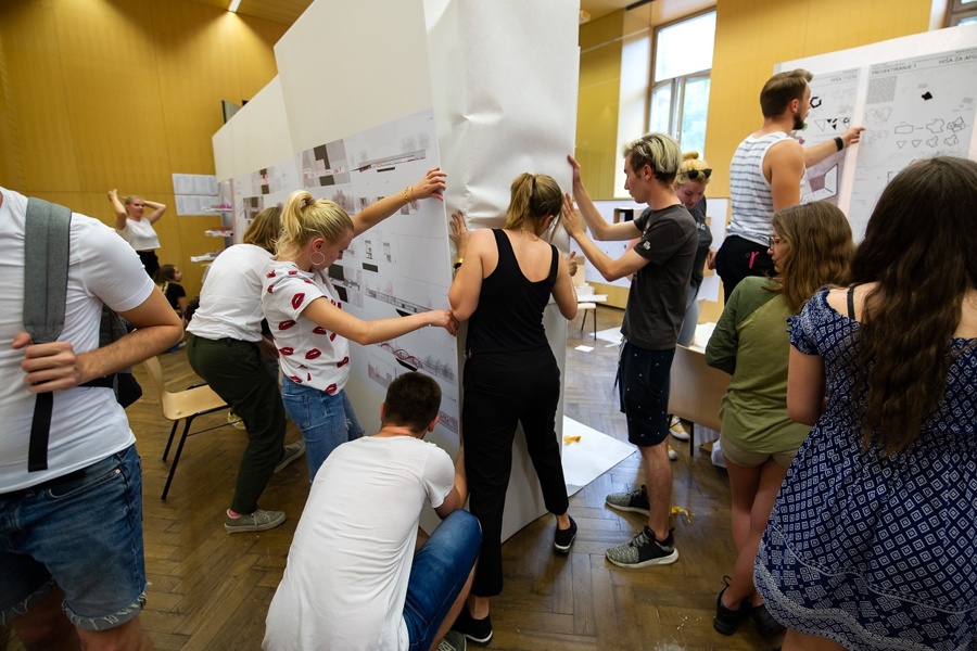 v-pripravah-na-razstavo2-fotozigakoritnik.jpg