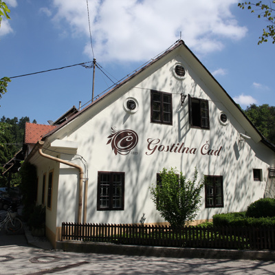 130 let Gostilne Čad