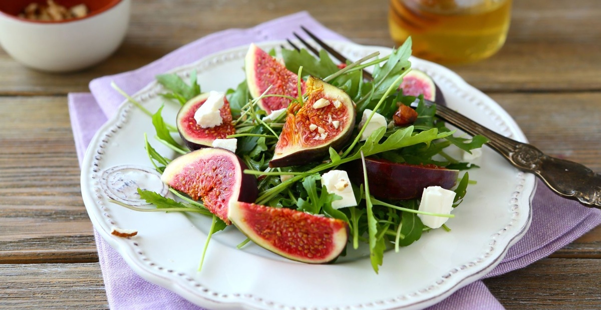 Solata s figami.