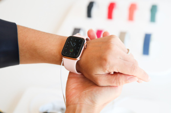 Apple iPhone 11, iPhone 11 Pro in Apple Watch